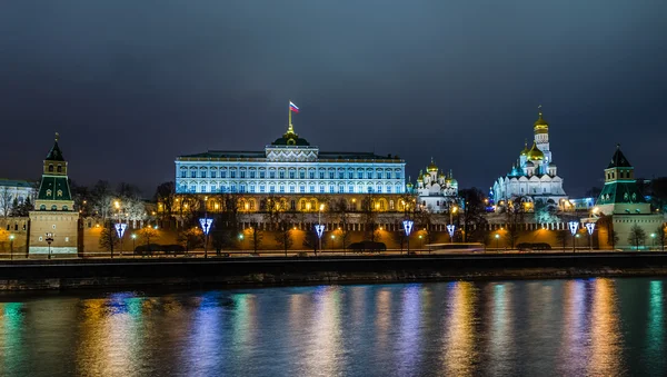 Vista nocturna del castillo del Kremlin en Moscú —  Fotos de Stock