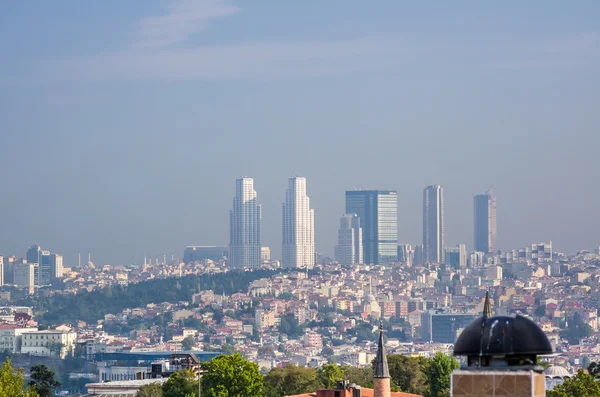 イスタンブールの高層ビルを表示します。 — ストック写真