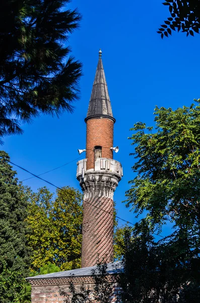Prohlédni si na minaret mešity v Istanbulu — Stock fotografie