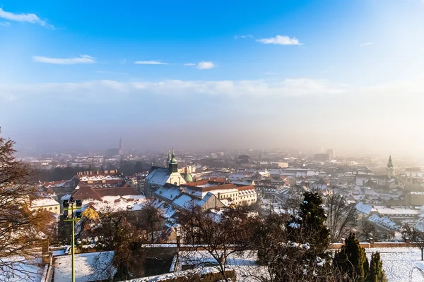 Bovenaanzicht op Graz in de mist — Stockfoto