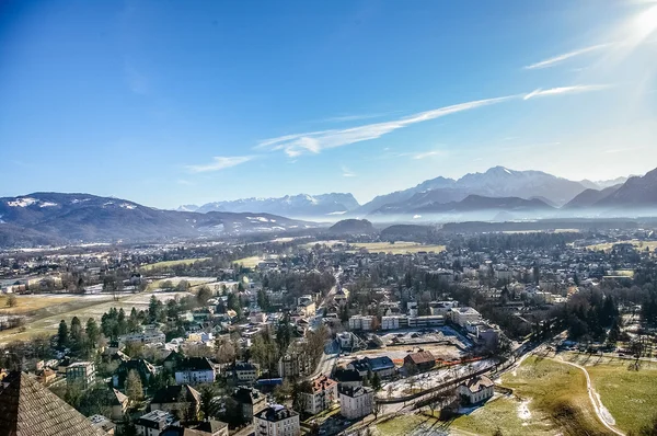 Pohled shora na Salzburg město od pevnosti Hohensalzburg v zimě — Stock fotografie