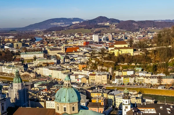 Bovenaanzicht op Salzburg stad van Hohensalzburg Vesting op winter — Stockfoto