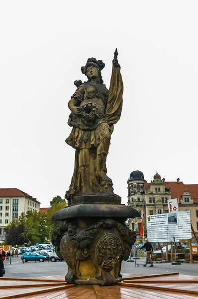 Visa på gamla staty i Dresden, Tyskland — Stockfoto
