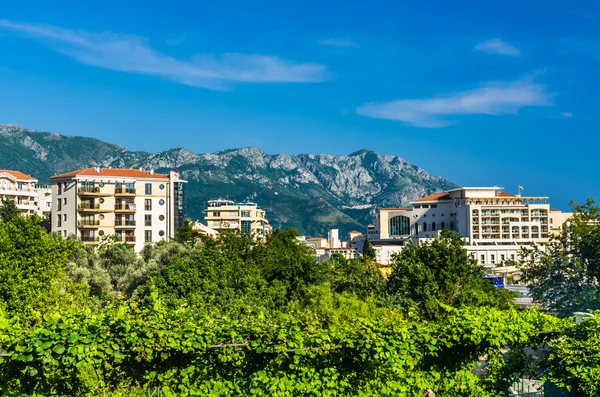 Otel ve Becici dağlarda görüntüleyin — Stok fotoğraf