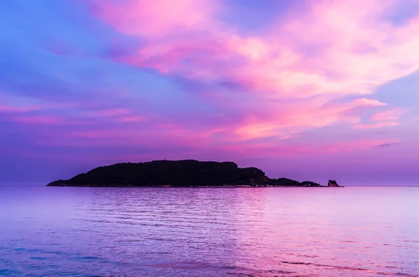 Sveti Nikola Adası gün batımı görünümü