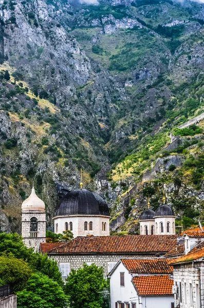 Widok na kościół w kotor twierdza — Zdjęcie stockowe