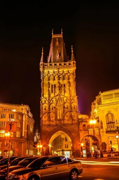 Nachtansicht auf den Pulverturm in Prag, Tschechische Republik — Stockfoto