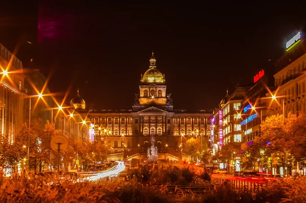 Nachtansicht auf dem Wenzelsplatz in Prag, Tschechische Republik — Stockfoto