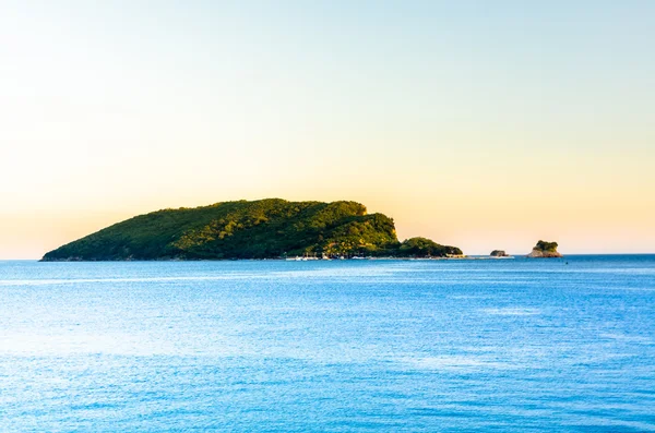 Sveti Nikola Adası gün batımı görünümü — Stok fotoğraf