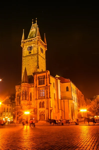 Nacht uitzicht op Powder Tower in Praag, Tsjechië — Stockfoto