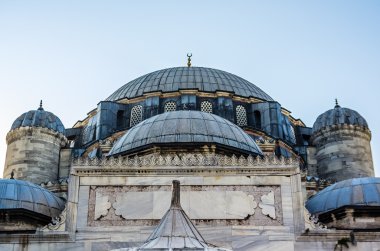 Istanbul'da cami görüntüleyin