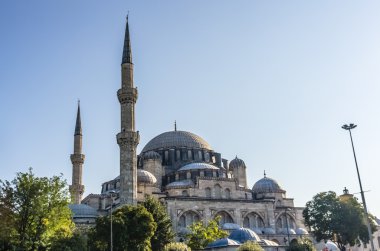 Istanbul'da cami görüntüleyin