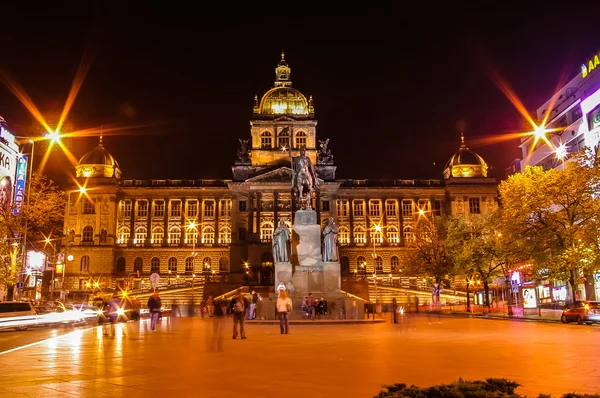 Vista noturna na Praça Venceslau em Praga, República Checa — Fotografia de Stock