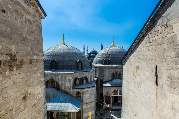 Pohled shora na chrám Aya Sofia v Istanbulu — Stock fotografie