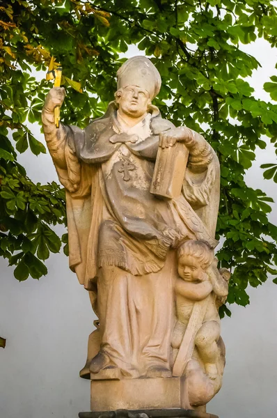 Religiøs skulptur i Tabor by – stockfoto