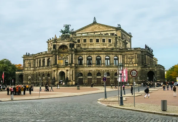 ドイツ、ドレスデンのオペラ座観 — ストック写真