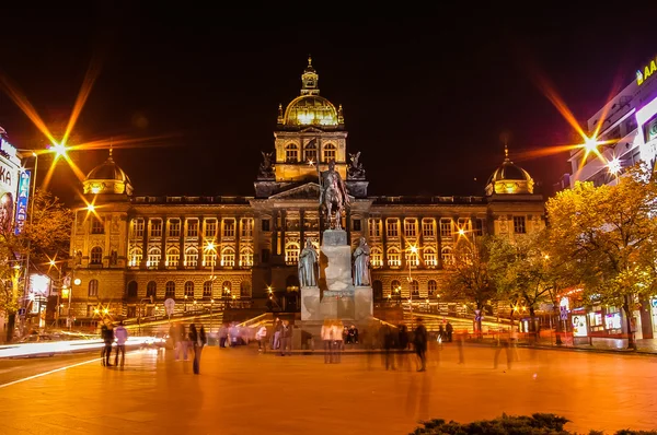 Vista nocturna de la Plaza Wenceslav en Praga, República Checa —  Fotos de Stock