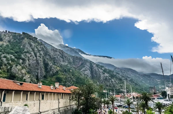 Vista de la bahía de Kotor y los barcos —  Fotos de Stock