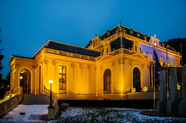 Vista nocturna del casino en Baden bei Wien Imagen de stock