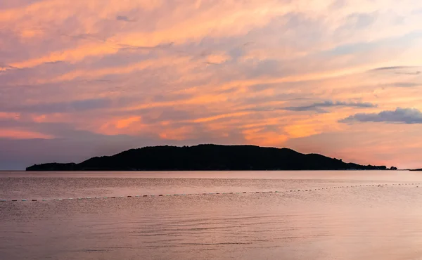 Sveti Nikola Adası gün batımı görünümü — Stok fotoğraf