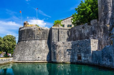 Kotor kale üzerinde göster