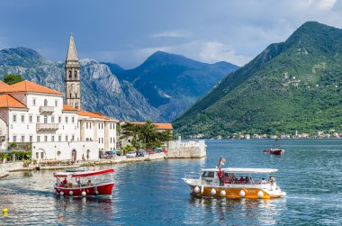 Tekneler ve Perast şehir görüntüleme