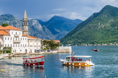 Tekneler ve Perast şehir görüntüleme