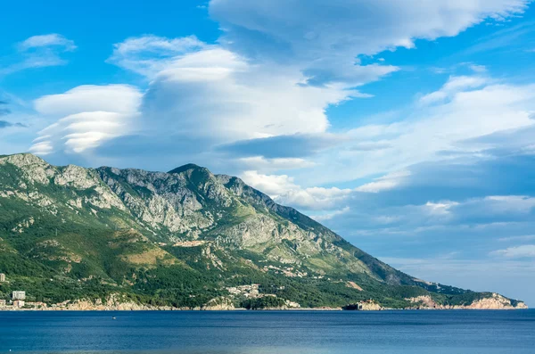 Vue sur mer Adriatique et montagnes — Photo