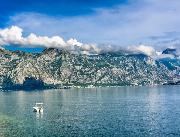 Vue de dessus sur la baie de Kotor — Photo