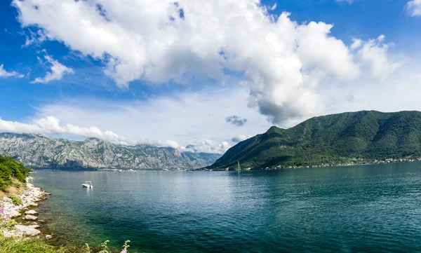 Vue de dessus sur la baie de Kotor — Photo