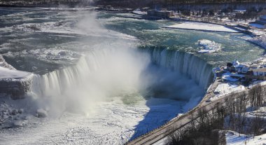 Niagara sınır Ontario Nehri üzerinde ABD ve Kanada Ontario arasında kış döneminde düşüyor