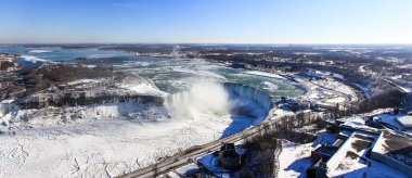 Niagara sınır Ontario Nehri üzerinde ABD ve Kanada Ontario arasında kış döneminde düşüyor