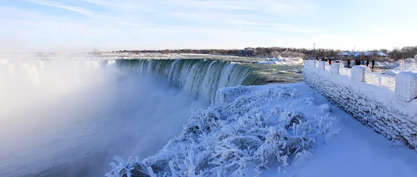 Air terjun Niagara di perbatasan Ontario sungai antara AS dan Kanada Ontario pada musim dingin — Stok Foto