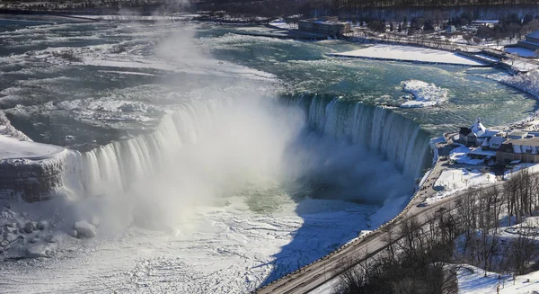 Air terjun Niagara di perbatasan Ontario sungai antara AS dan Kanada Ontario pada musim dingin — Stok Foto