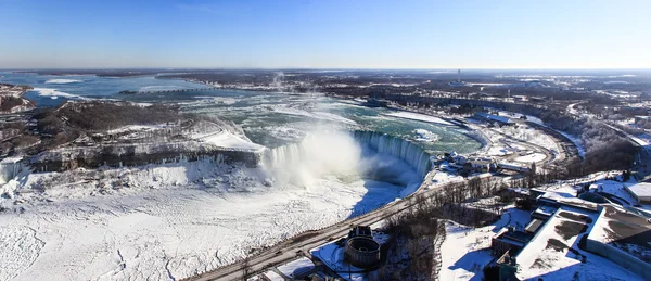 Niagara sınır Ontario Nehri üzerinde ABD ve Kanada Ontario arasında kış döneminde düşüyor — Stok fotoğraf