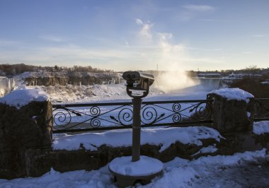Madeni para işletilen teleskop dürbün için gezi gözlem güverte Niagara Falls Kanada