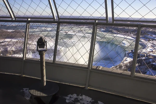 Érme működtetett teleszkóp távcső a városnézés Skylon Tower megfigyelő fedélzetre Niagara Falls, Kanada — Stock Fotó