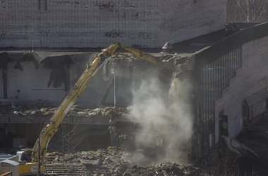 Hidrolik kırıcı evin yıkılması