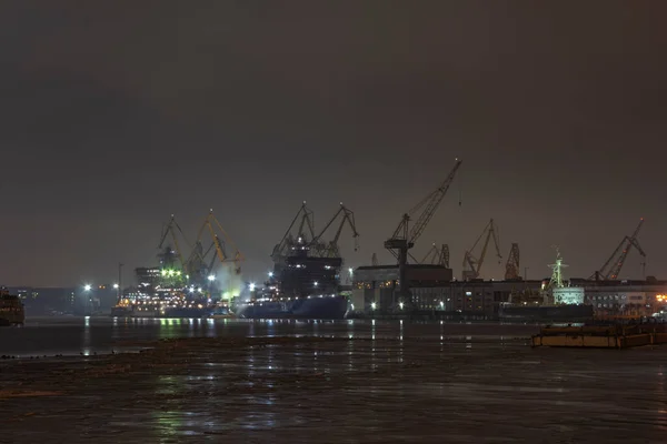 Winter Night View Cranes Ships Repair Dock Wharf — Stock Photo, Image