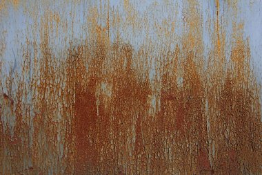 Paslı lekeleri ve lekeleri olan eski mavi ve paslı metal yüzey arka plan olarak kullanılabilir.