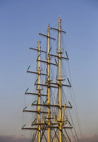 Masts and rigging of a sailing ship — Stock Photo, Image