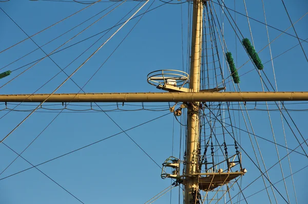 Mastos e equipamento de um navio à vela — Fotografia de Stock