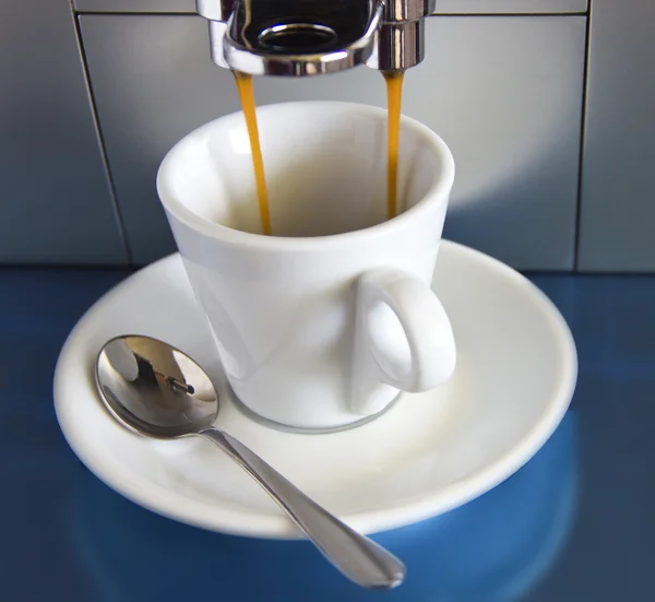 Καφετιέρα προετοιμασία φλιτζάνι καφέ — Φωτογραφία Αρχείου