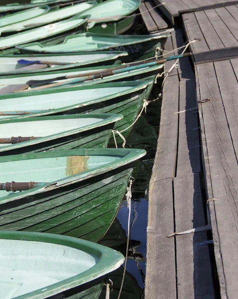 Colorful boats in the park tied to a pier at moorings — Stock Photo, Image