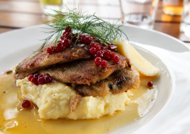 İsveçli geleneksel incelik strommingsflundra olarak da bilinir