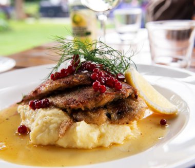 İsveçli geleneksel incelik strommingsflundra olarak da bilinir