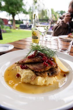 İsveçli geleneksel incelik strommingsflundra olarak da bilinir