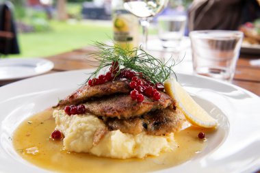 İsveçli geleneksel incelik strommingsflundra olarak da bilinir