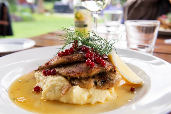 İsveçli geleneksel incelik strommingsflundra olarak da bilinir