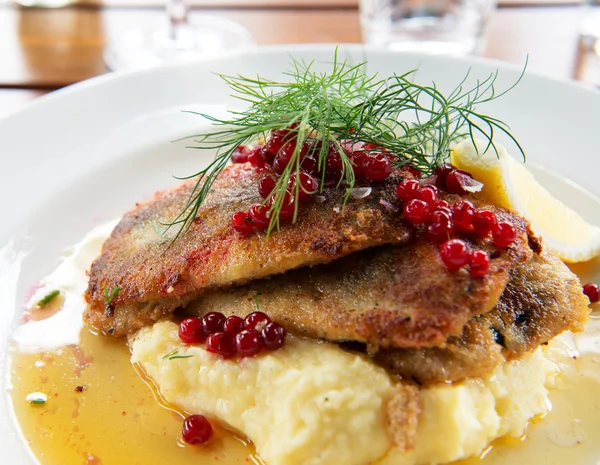 Delicias tradicionales suecas también llamadas strommingsflundra —  Fotos de Stock